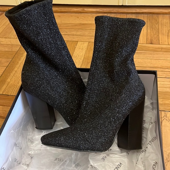 Womens KENDALL + KYLIE Hailey4 Sock Boots, Black Multi FB size 6 - Picture 1 of 4